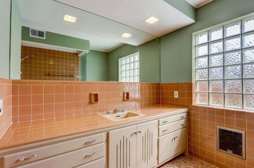 3160 Menomonee Riv Pkwy, Milwaukee WI 53222-3371 exterior