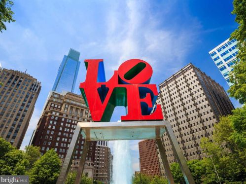 5014 Glenloch St, Philadelphia PA 19135-2719 exterior