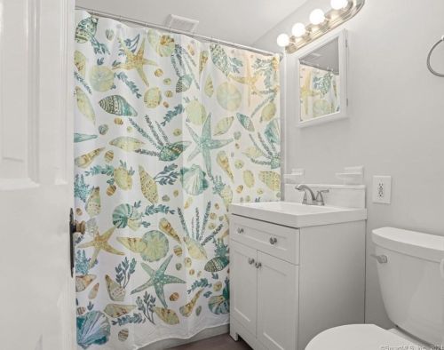 76 Stuart Ave, Norwalk CT 06850-3131 exterior