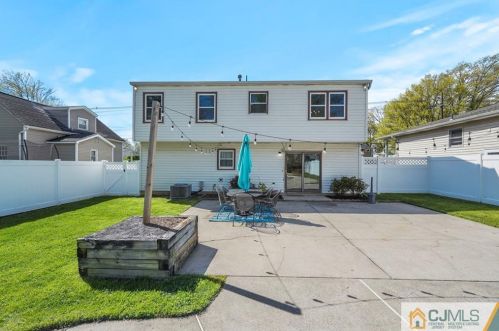 80 Remsen Ave, Avenel NJ 07001-1256 exterior