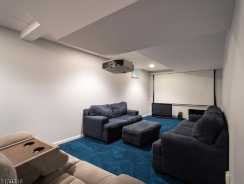 68 Terrace Ave, Town Center NJ  07052-3662 exterior