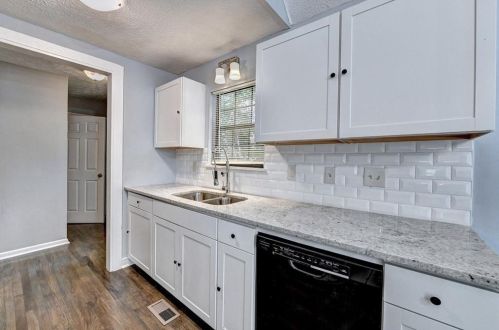 689 Lake Dr, Lithonia GA  30039-6683 exterior