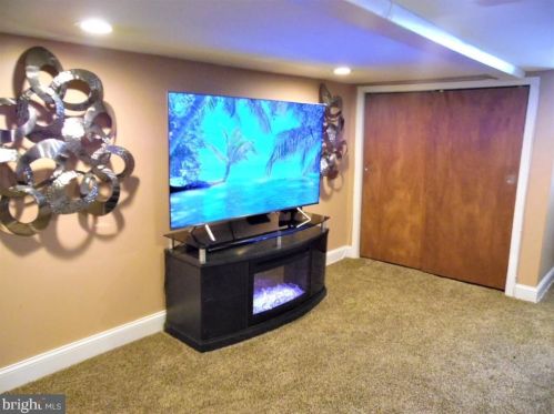 2449 Camac St, Philadelphia PA 19148-4311 exterior