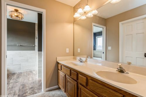 237 Burning Bush Trl, Bull Valley IL 60012-3652 exterior