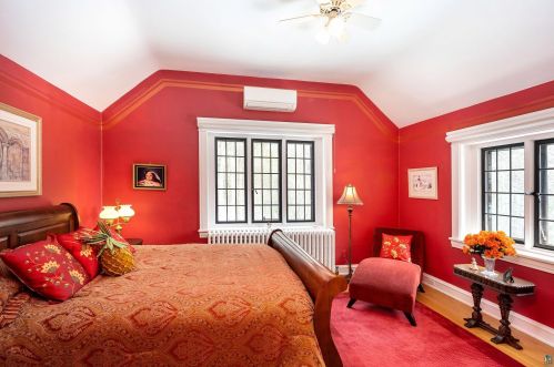 518 Hawthorne Rd, Duluth, MN 55812-1542