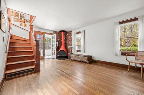 272 Silvermine Ave, Norwalk CT 06850-2038 exterior