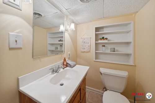 283 Longleaf Dr, Moon Twp PA  15108-3135 exterior