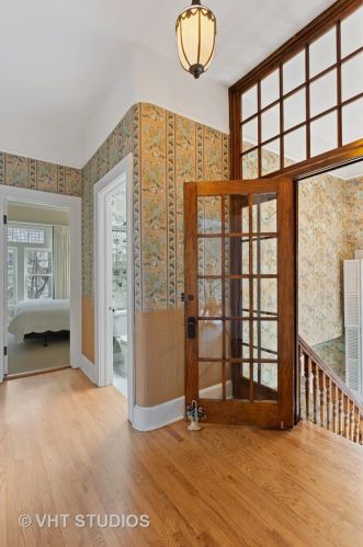 2206 Kenmore Ave, Chicago IL 60613-2916 exterior