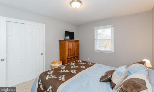 33 Vly Vw Dr, Hanover PA 17331-8307 exterior