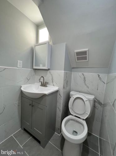 551 Gilham St, Philadelphia PA  19111-5230 exterior