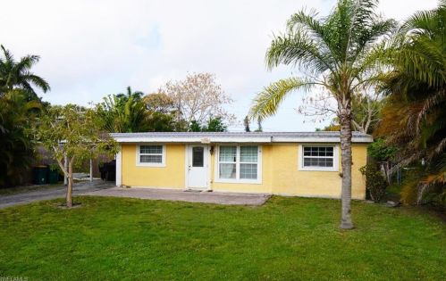 1280 Embassy Ln, Naples, FL 34104-4235