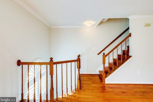 6026 Lands End Ln, Alexandria VA 22315-2669 exterior