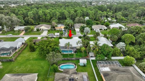 2332 Gillette Ave, Fort Pierce FL  34952-7432 exterior