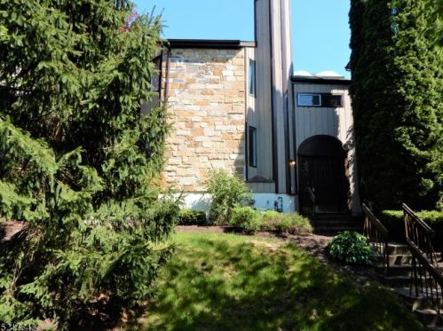 51 Edinborough Ct, Hackettstown NJ  07840-4229 exterior