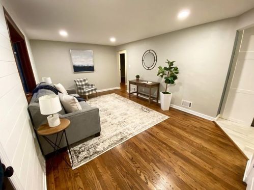 5654 Diann Dr, Pittsburgh, PA 15236-3375