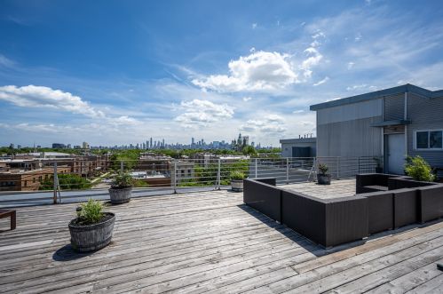 2411 Walton St, Chicago IL  60622-5870 exterior