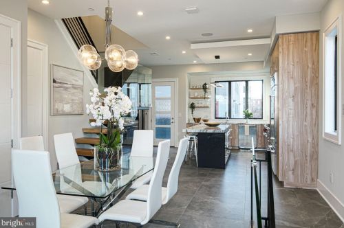 722 Broad St, Philadelphia PA 19146-3119 exterior