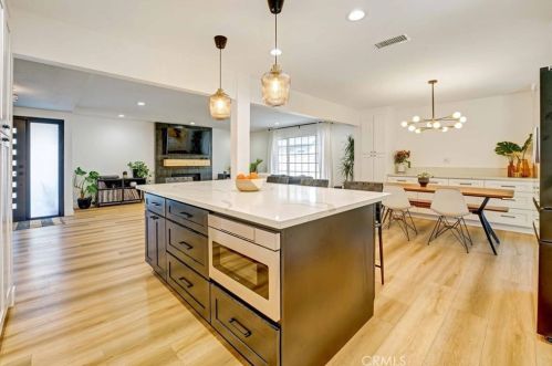 1302 Andrews St, Tustin CA  92780-4510 exterior