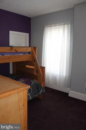 6705 Glenloch St, Philadelphia PA 19135-2224 exterior