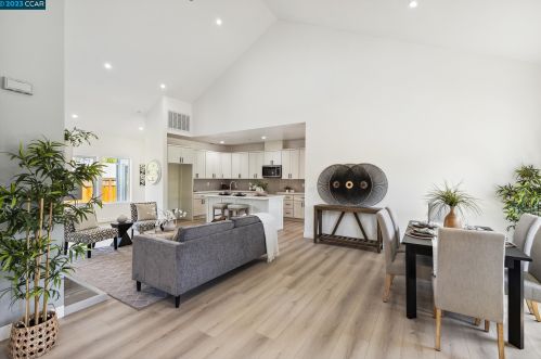 1711 Berrywood Dr, Concord CA 94521-2142 exterior