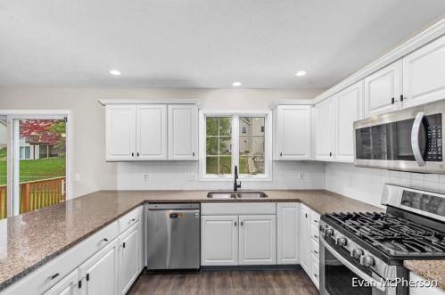 2114 Gettysburg Dr, Grand Rapids MI 49508-6560 exterior