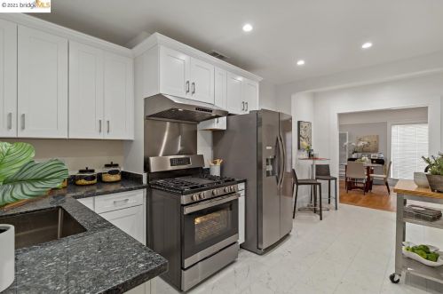 2924 Florence St, Berkeley CA 94705-2093 exterior