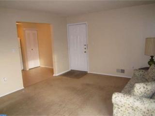 28 Lehavre Ct, Trenton, NJ 08619-4721