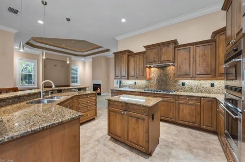 14705 Beaufort Cir, Naples FL 34119-4829 exterior