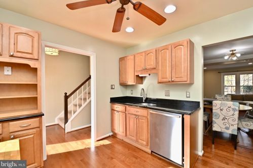 5648 Ridge View Dr, Alexandria VA  22310-1467 exterior