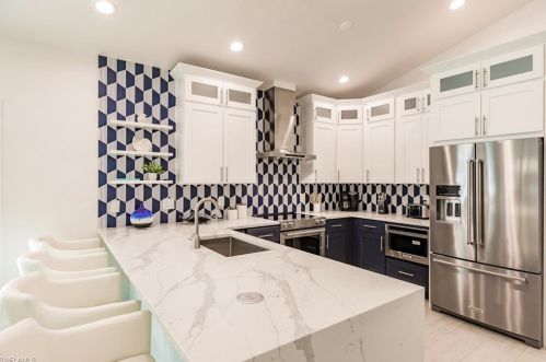 819 96 Ave, Naples FL 34108-2465 exterior