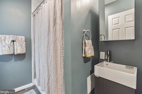 1529 Colorado St, Philadelphia PA  19146-4734 exterior