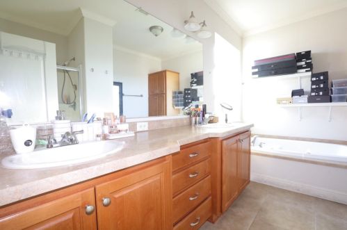 351 Chateau La Salle Dr, San Jose CA  95111-3026 exterior