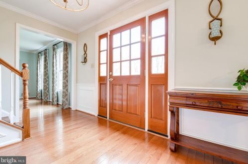 2122 Rampart Dr, Alexandria VA exterior