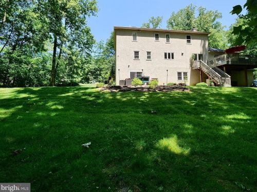 12 Michele Dr, Media PA 19063-1029 exterior