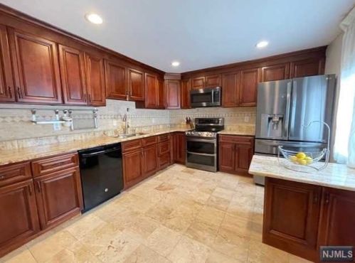 58 Hackensack St, East Rutherford NJ 07073-1415 exterior