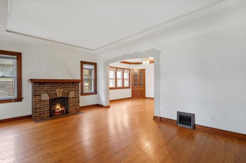 3845 37th St, Milwaukee, WI 53221-1011