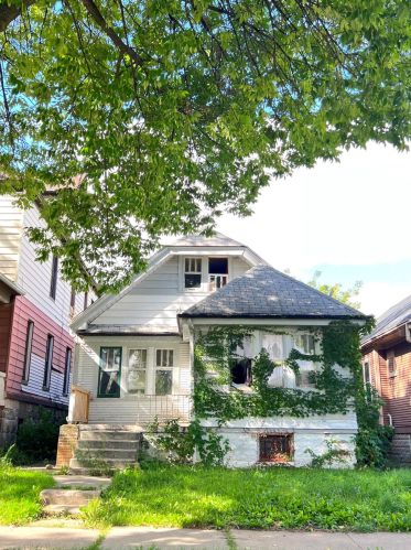 4751 35th St, Milwaukee, WI 53209-5972