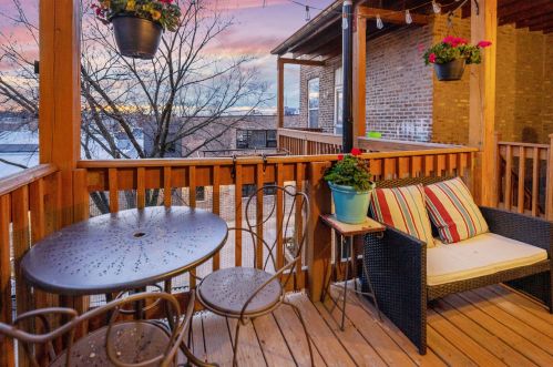 4354 Sacramento Ave, Chicago IL  60618-1408 exterior