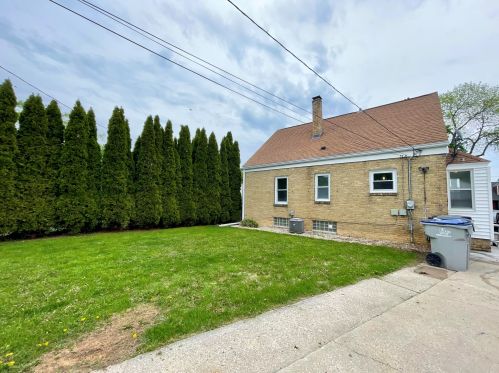 3347 77 St, Milwaukee WI 53219-3818 exterior