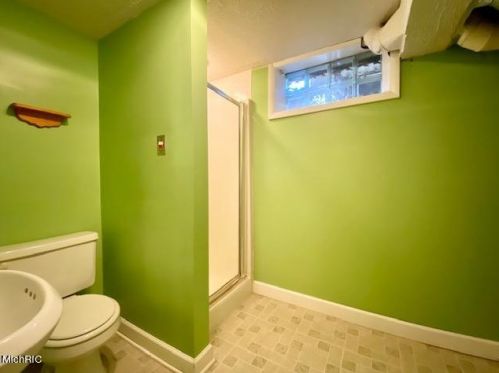 1301 Cavanagh St, Grand Rapids MI 49508-6127 exterior