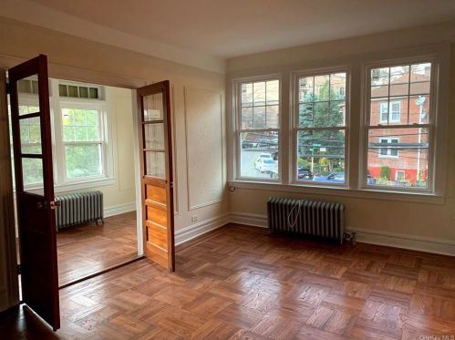 539 232nd St, Bronx NY  10463-3585 exterior