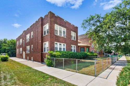 8434 Cregier Ave, Chicago, IL 60617-2223