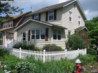 226 Glen Ave, Dumont, NJ 07628-2737