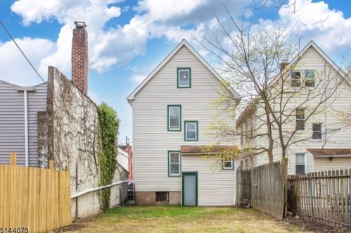 72 Willow St, Montclair NJ 07042-3502 exterior