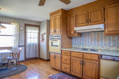 123 Bear Hole Rd, West Springfield MA 01089-1631 exterior