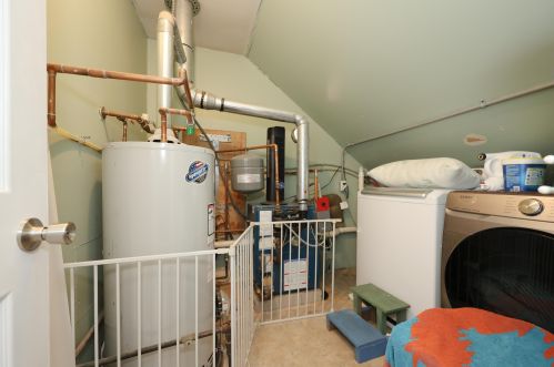 23 Vinton Dr, Concord NH  03303-1582 exterior