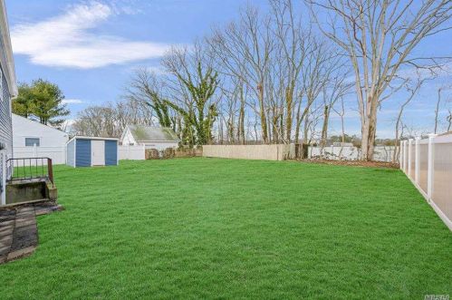 37 Astor Ct, Commack NY 11725-3723 exterior