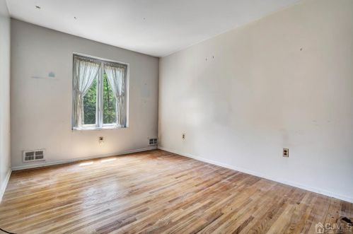 24 Phelps Ave, New Brunswick NJ 08901-3700 exterior