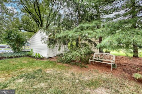 2005 Chapel Frg Dr, Lancaster PA 17601-1654 exterior