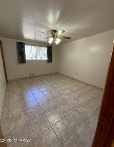 8771 Baker St, Tucson AZ 85710-2617 exterior